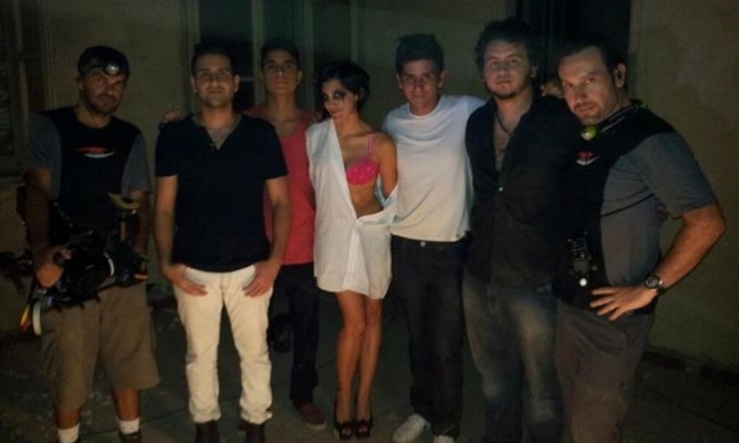 Lu con el equipo de la productora Synchro y la banda Loto grabando clip